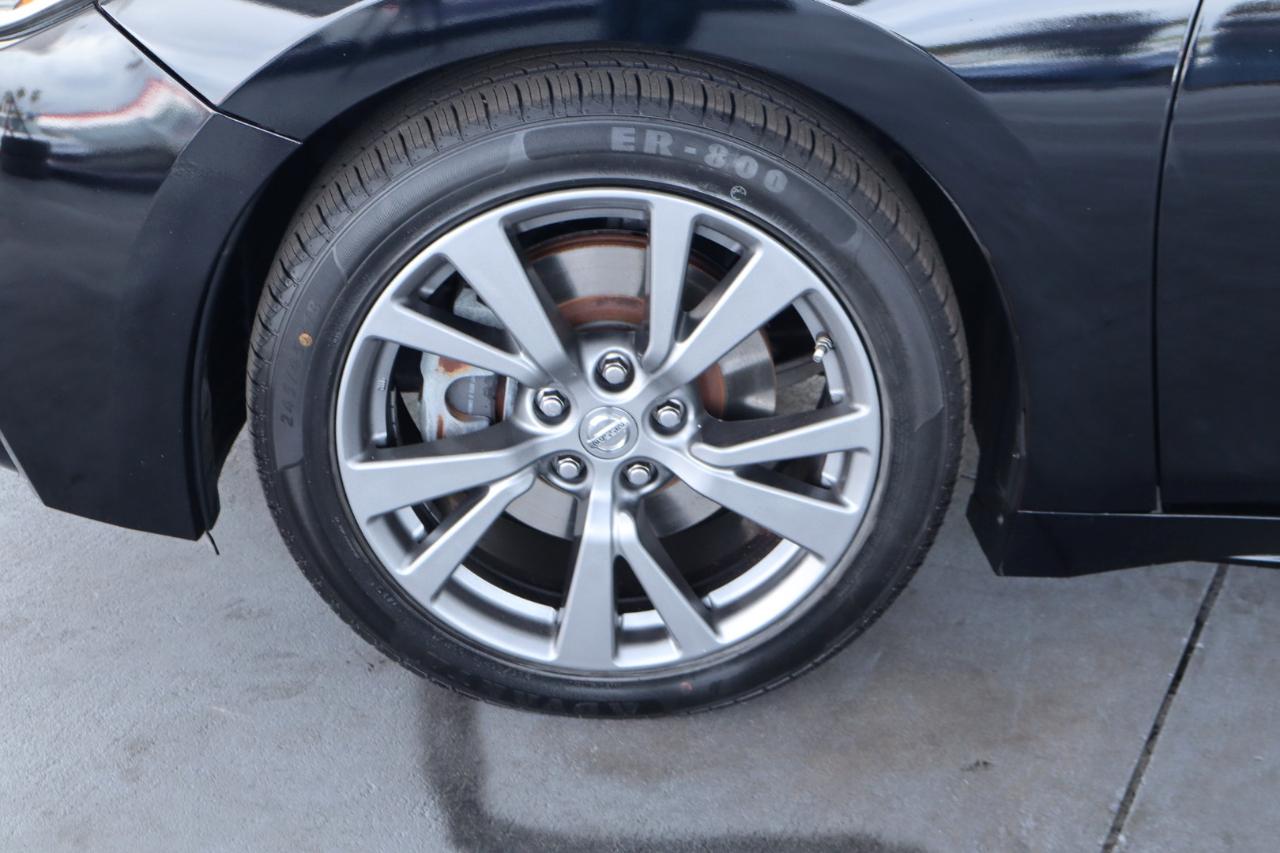 Nissan Maxima SV 3.5L *Ltd Avail* 2017