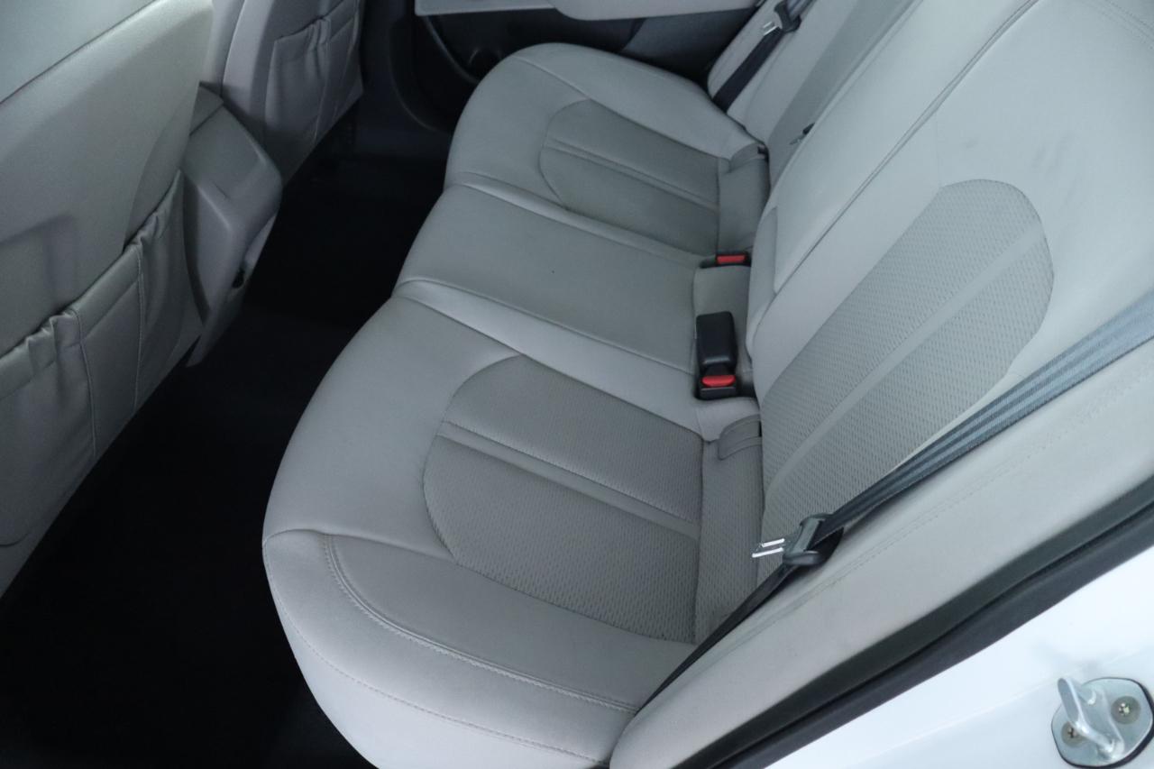 Hyundai Sonata 4dr Sdn 2.4L SE 2016