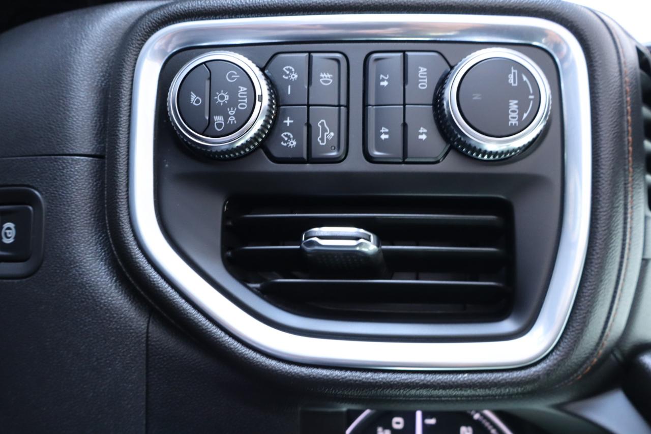 GMC Sierra 1500 Limited 4WD Crew Cab 147" AT4 2022