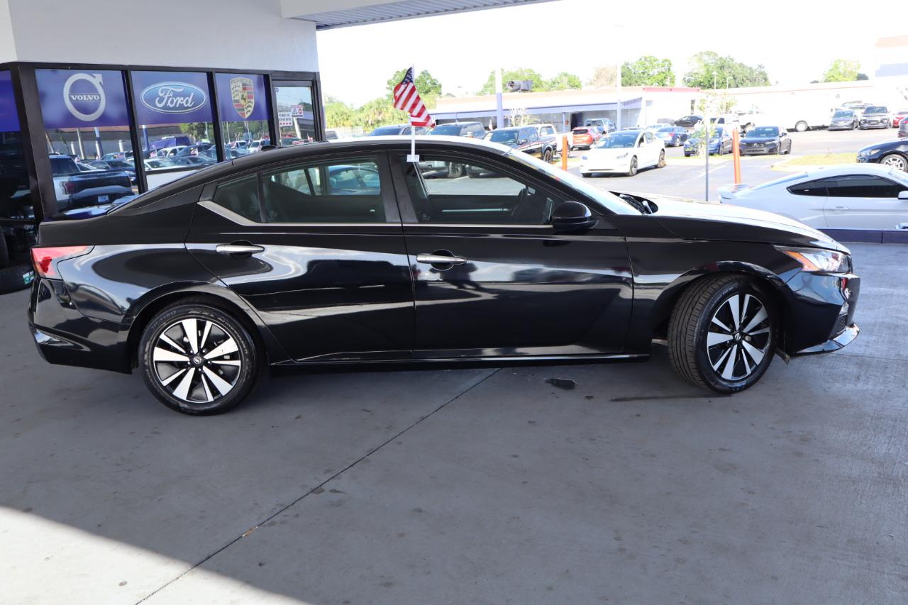 Nissan Altima 2.5 SV Sedan 2021