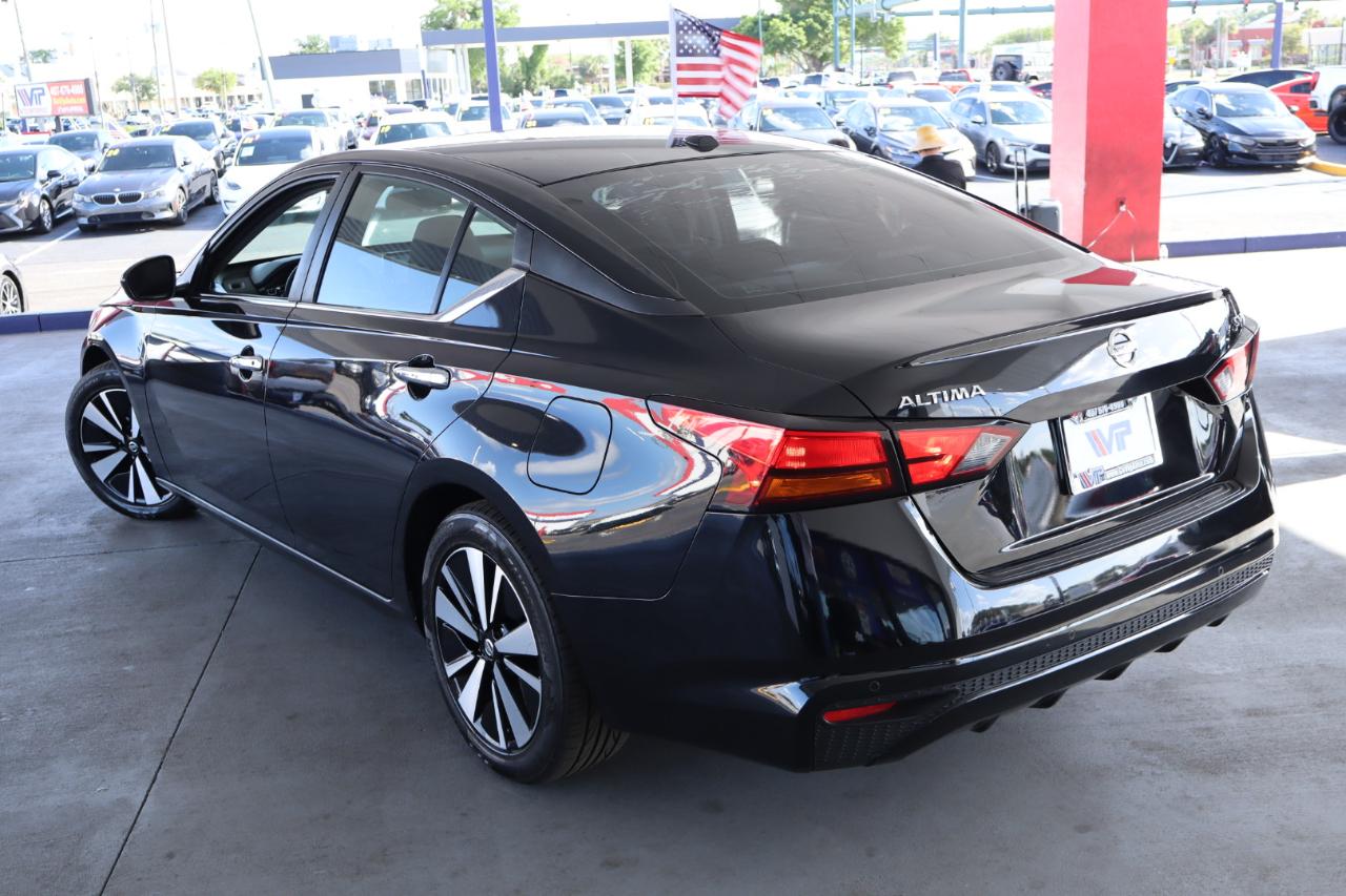 Nissan Altima 2.5 SV Sedan 2021