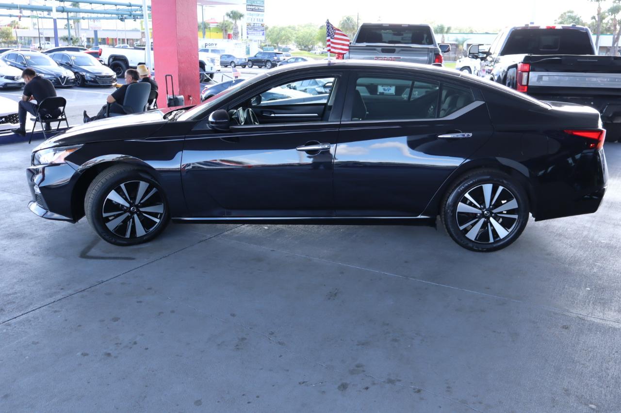 Nissan Altima 2.5 SV Sedan 2021