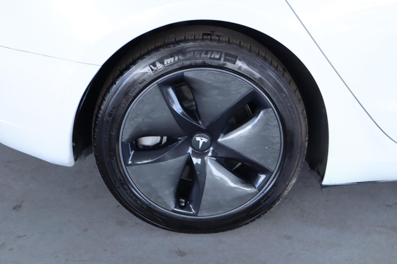 Tesla Model 3 Mid Range Battery RWD 2018