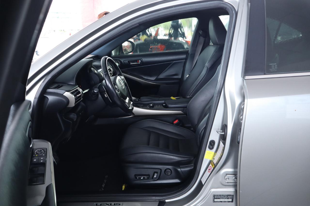 Lexus IS 200t 4dr Sdn 2016