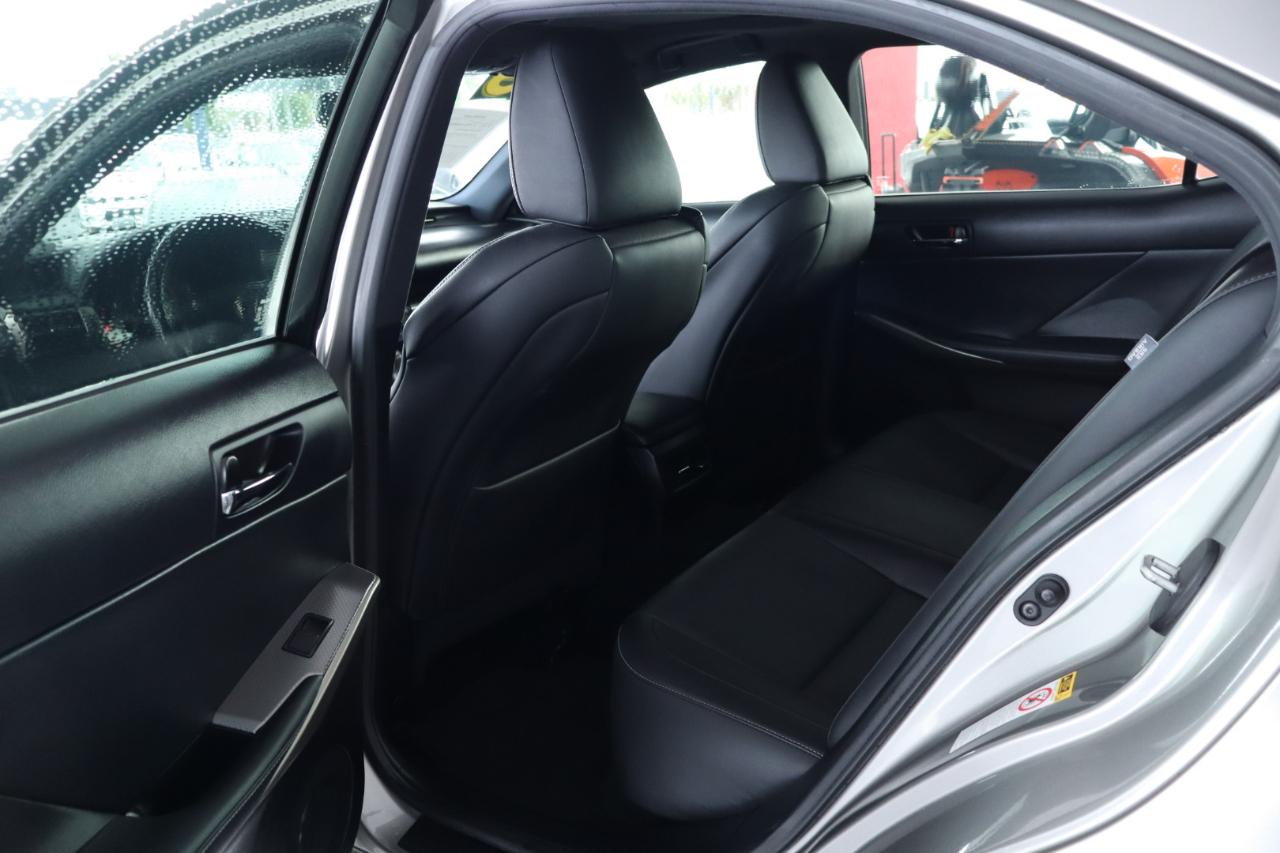 Lexus IS 200t 4dr Sdn 2016