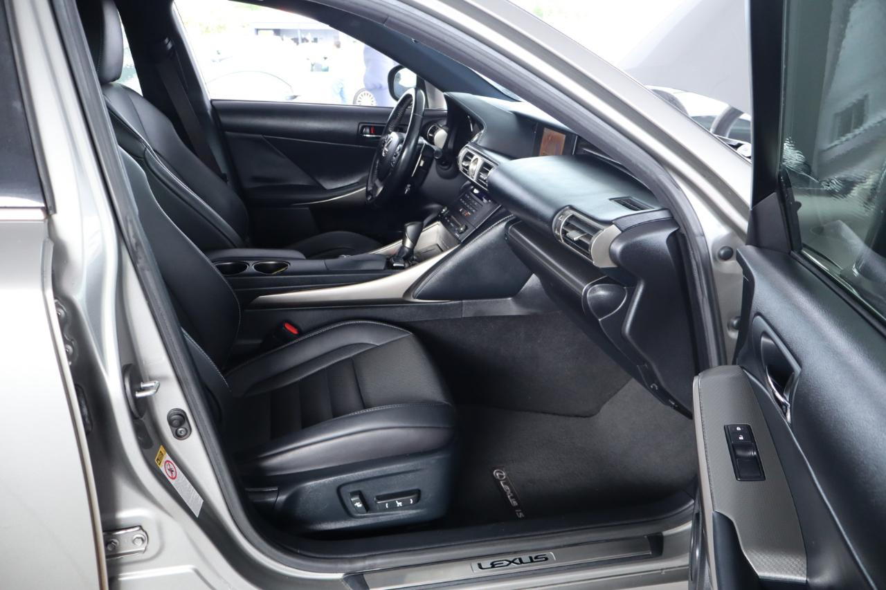 Lexus IS 200t 4dr Sdn 2016