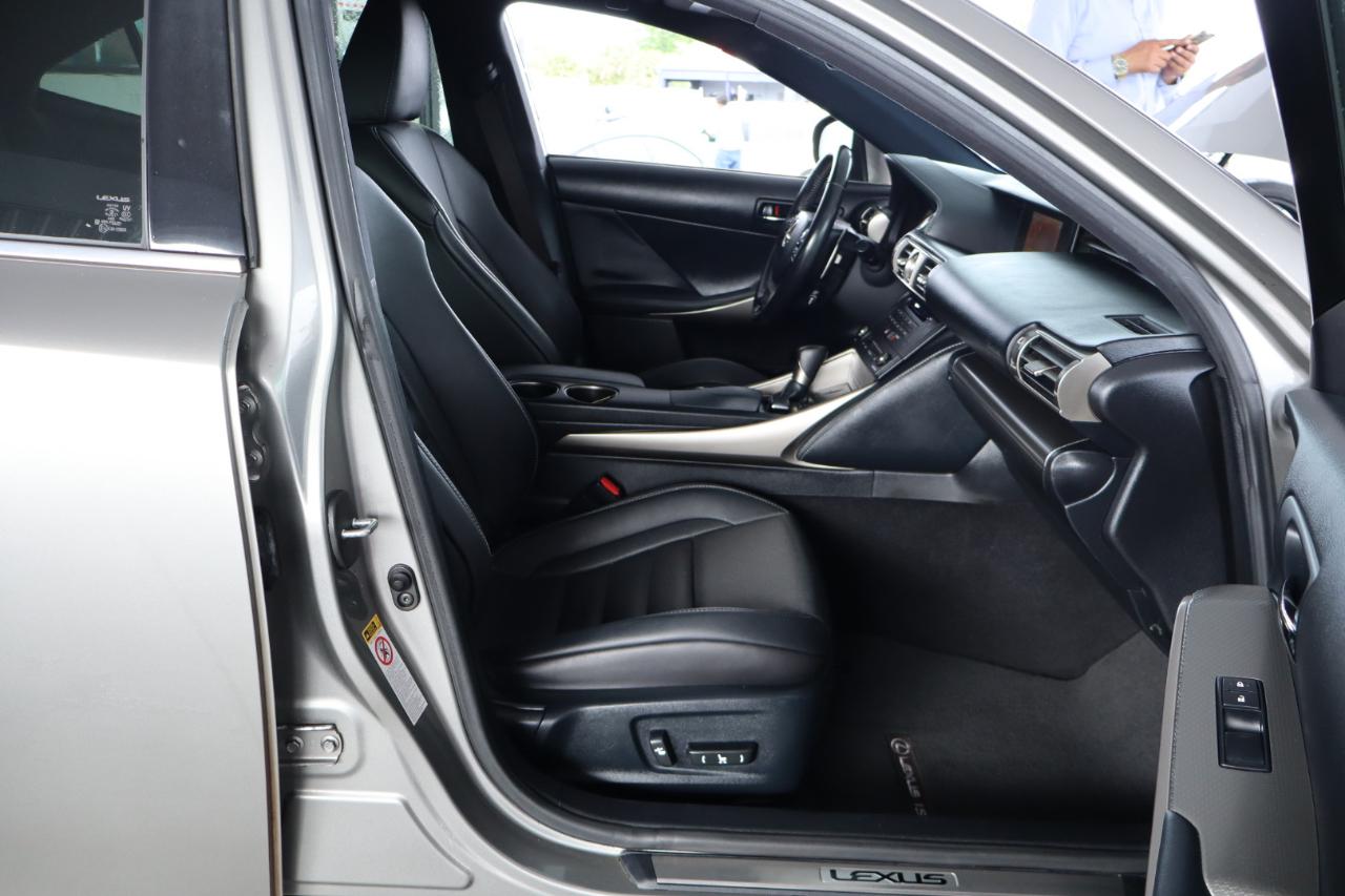 Lexus IS 200t 4dr Sdn 2016