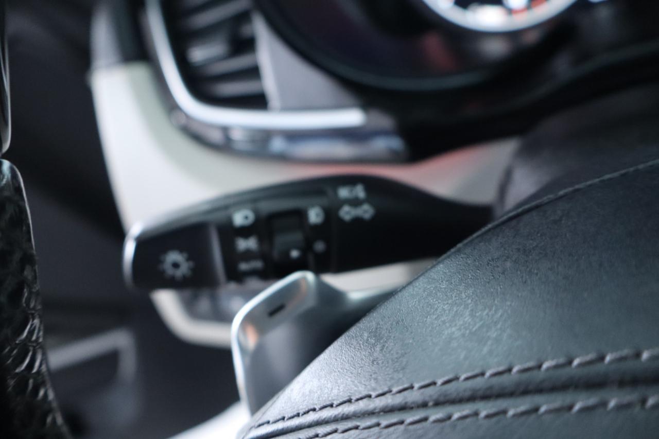 Kia K900 4dr Sdn V8 Luxury 2016