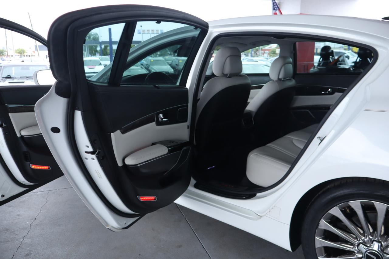 Kia K900 4dr Sdn V8 Luxury 2016