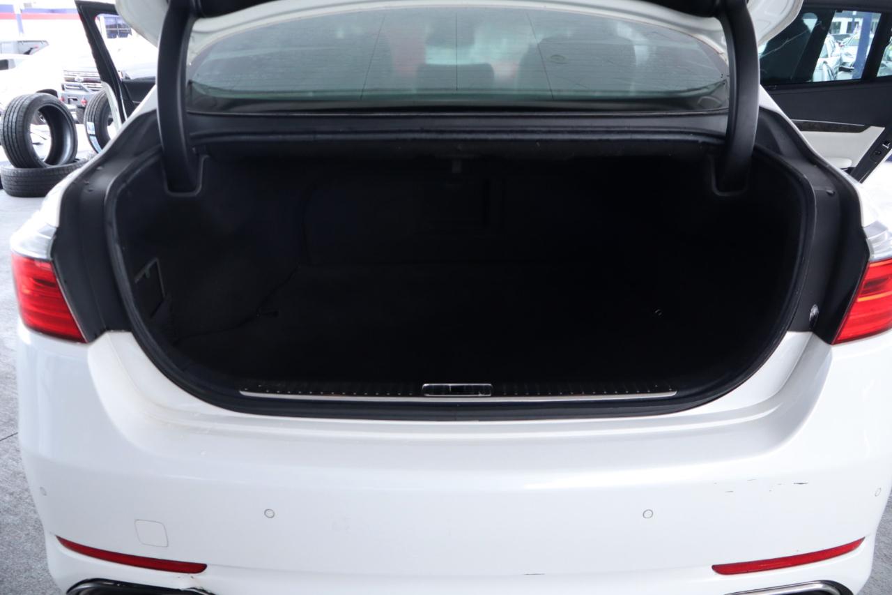 Kia K900 4dr Sdn V8 Luxury 2016