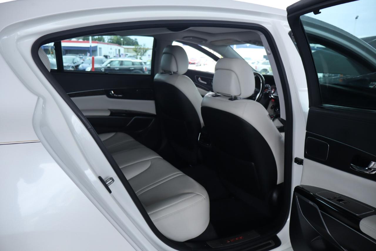 Kia K900 4dr Sdn V8 Luxury 2016