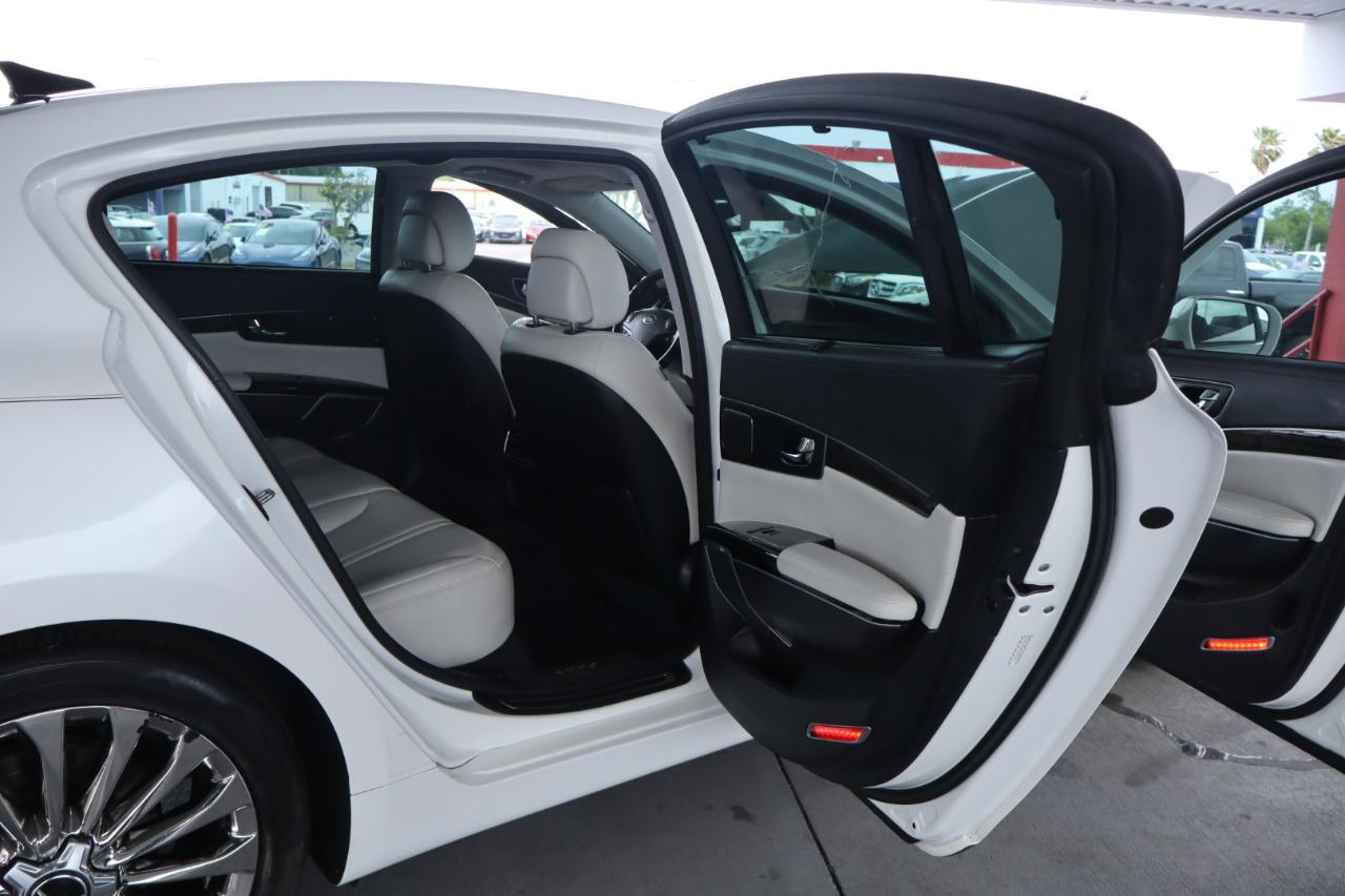 Kia K900 4dr Sdn V8 Luxury 2016