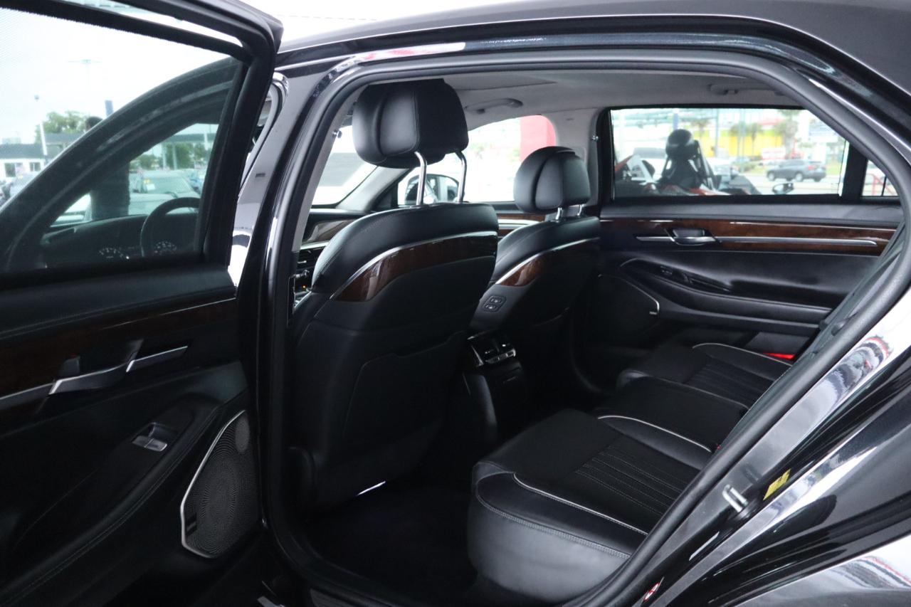 Genesis G90 3.3T Premium RWD 2018