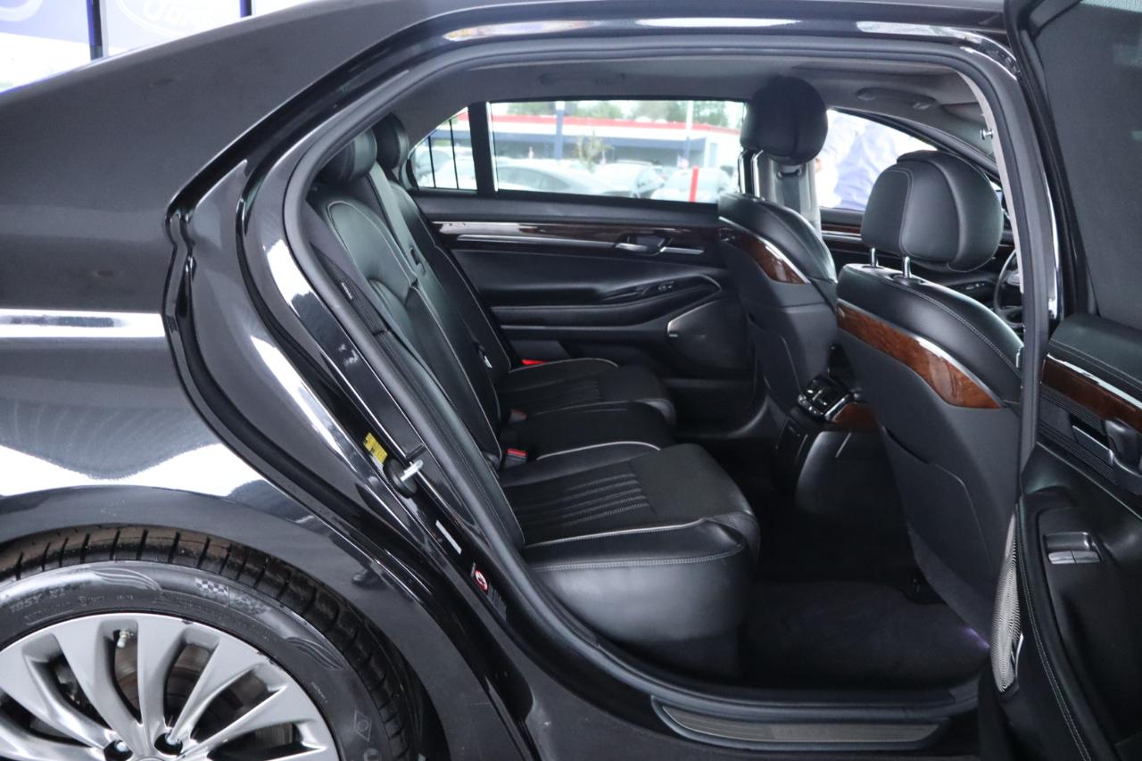 Genesis G90 3.3T Premium RWD 2018