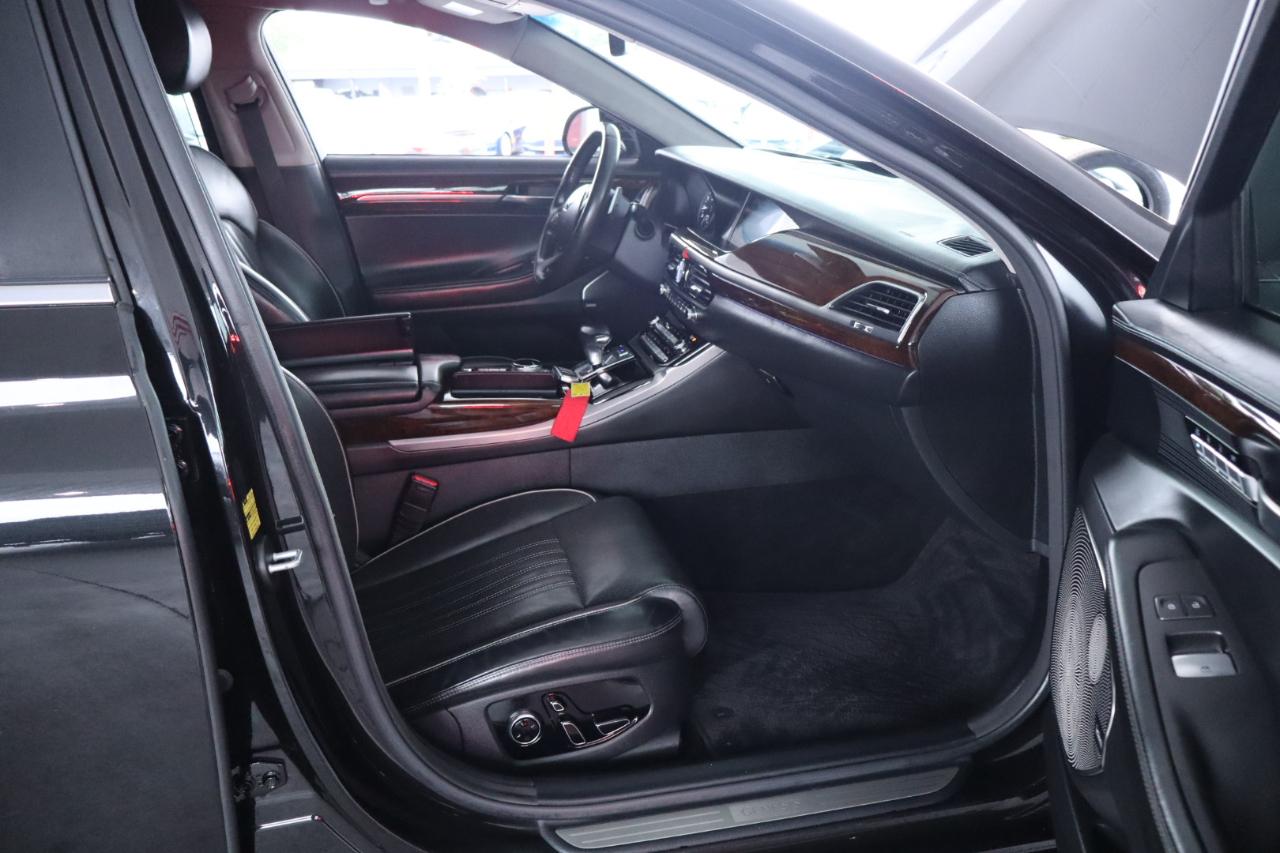 Genesis G90 3.3T Premium RWD 2018