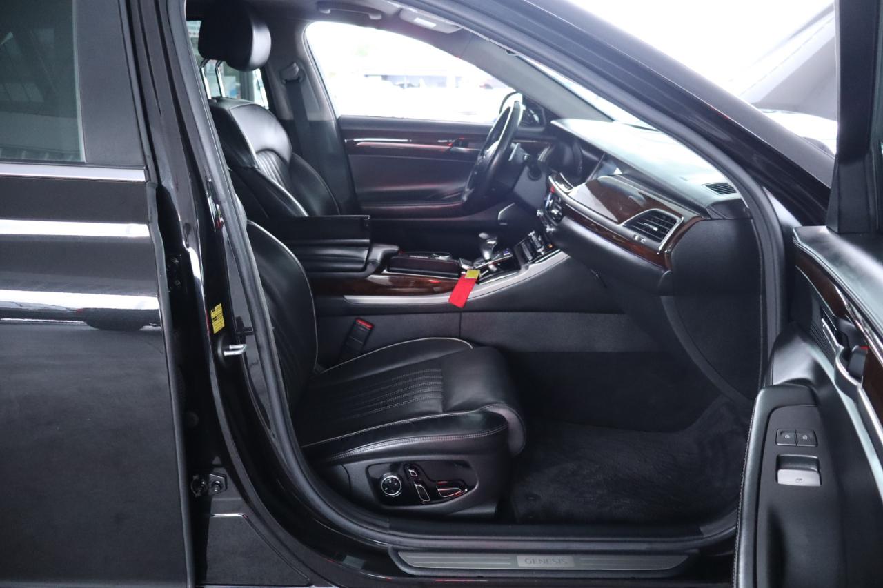 Genesis G90 3.3T Premium RWD 2018