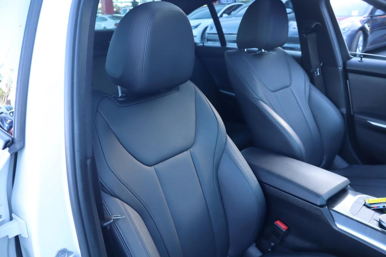 BMW 3 Series 330i Sedan 2019
