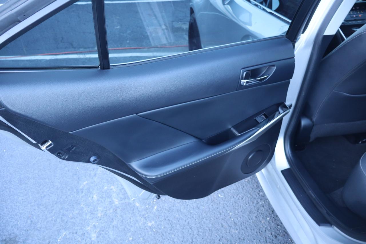 Lexus IS 250 4dr Sport Sdn RWD 2015