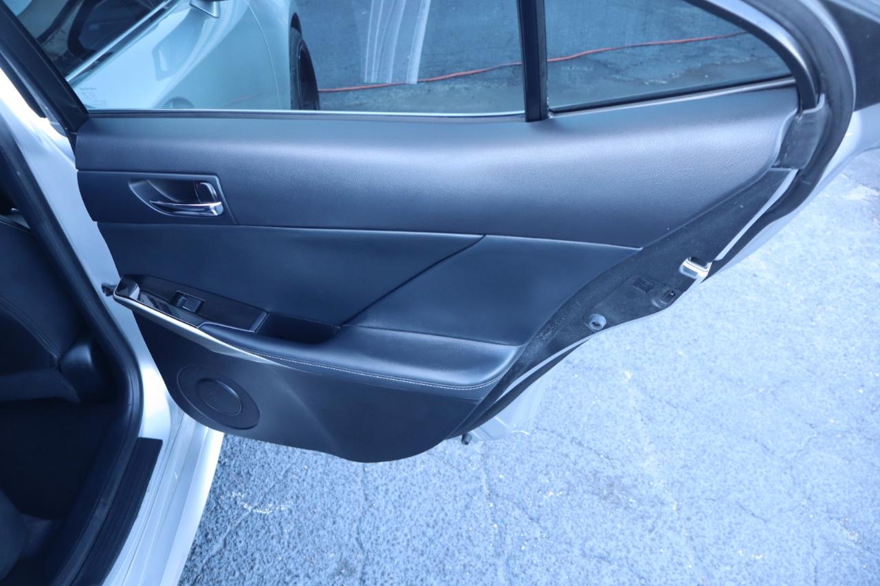 Lexus IS 250 4dr Sport Sdn RWD 2015