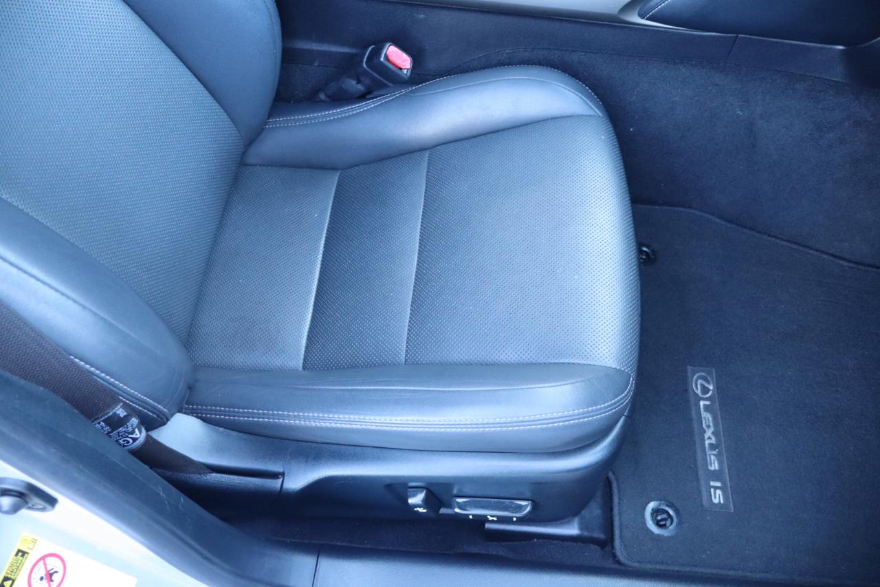 Lexus IS 250 4dr Sport Sdn RWD 2015