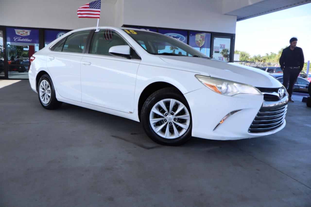Toyota Camry 4dr Sdn I4 Man LE (Natl) 2015