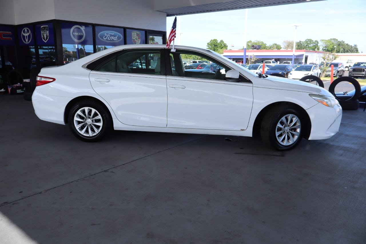 Toyota Camry 4dr Sdn I4 Man LE (Natl) 2015