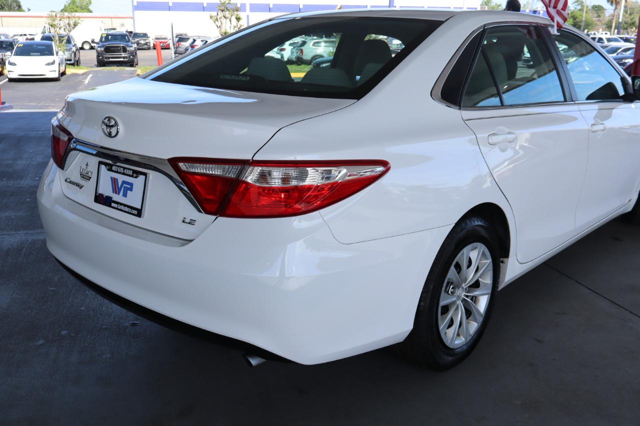 Toyota Camry 4dr Sdn I4 Man LE (Natl) 2015