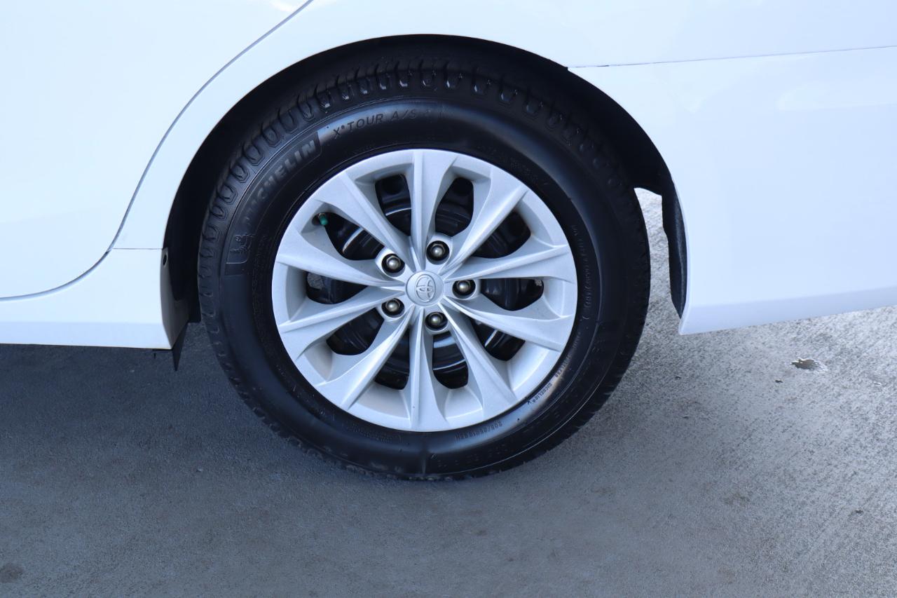 Toyota Camry 4dr Sdn I4 Man LE (Natl) 2015