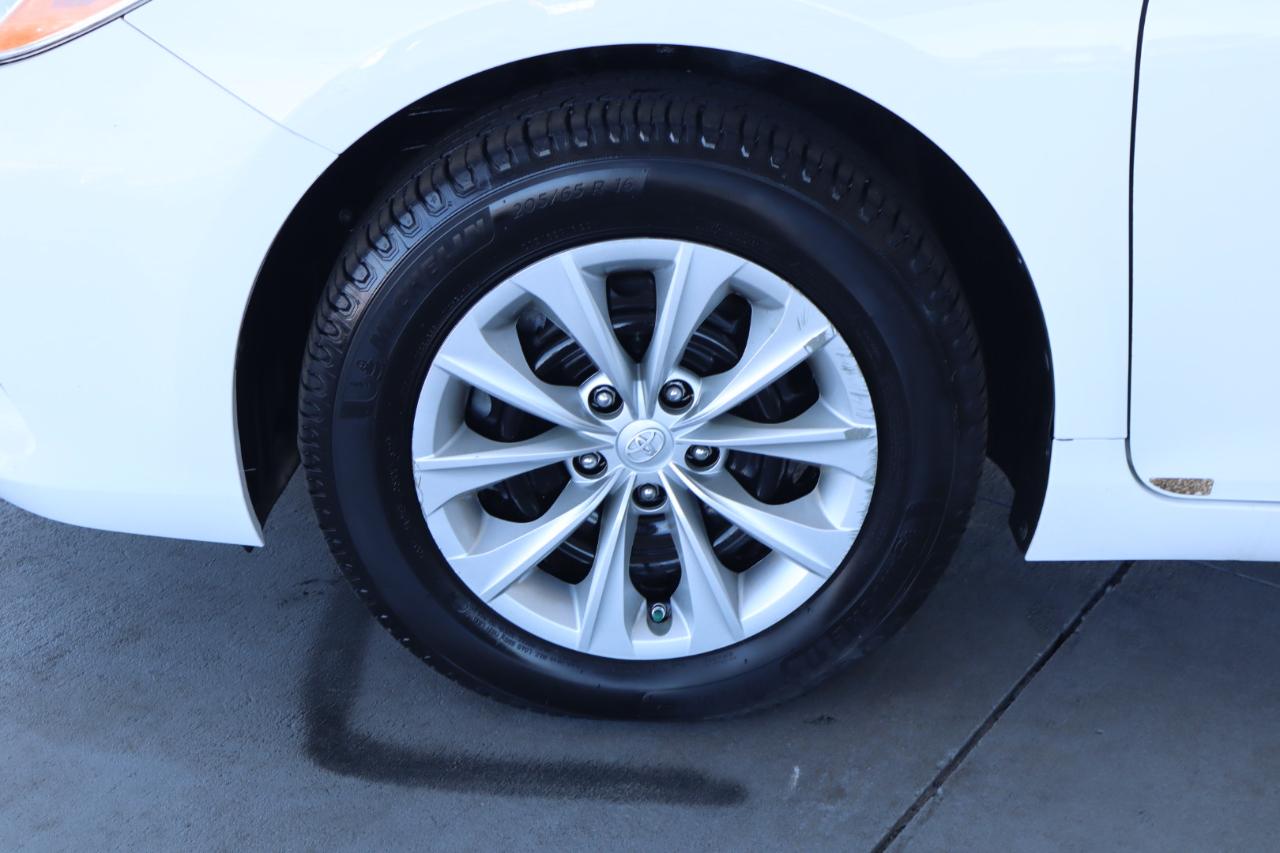 Toyota Camry 4dr Sdn I4 Man LE (Natl) 2015