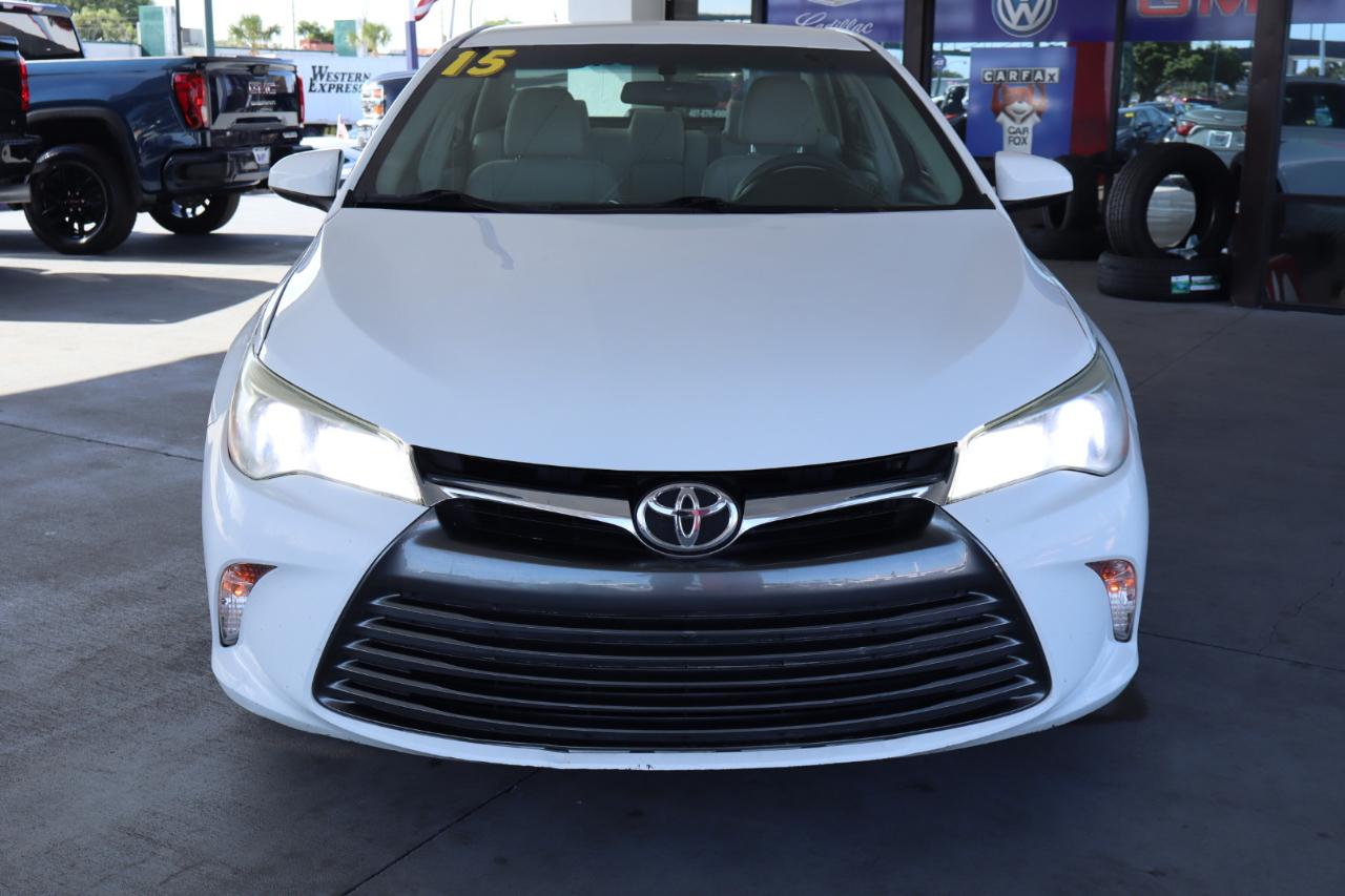 Toyota Camry 4dr Sdn I4 Man LE (Natl) 2015