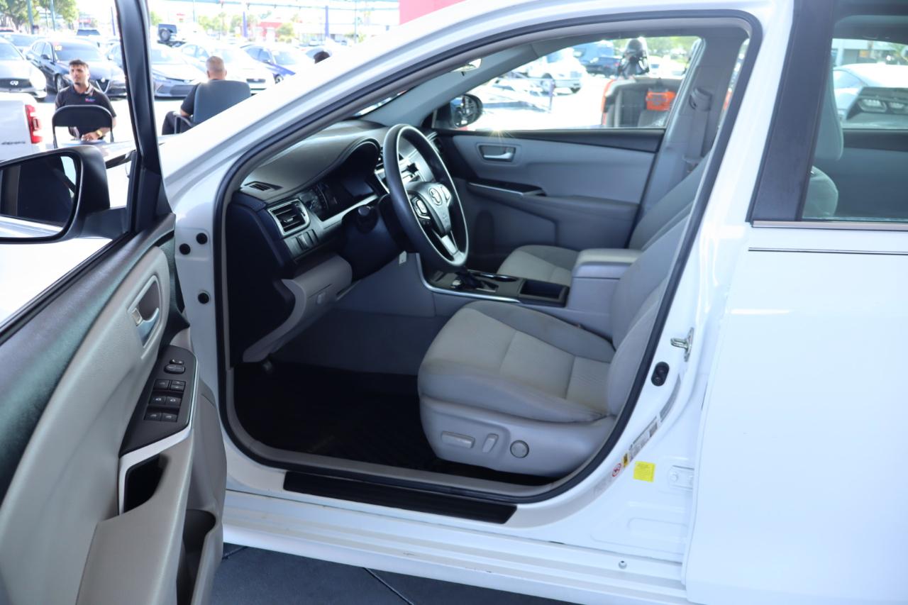 Toyota Camry 4dr Sdn I4 Man LE (Natl) 2015