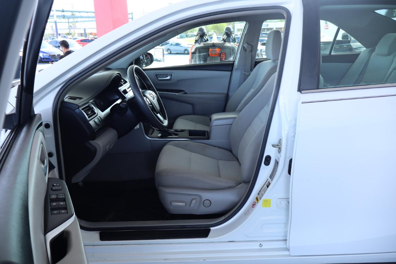 Toyota Camry 4dr Sdn I4 Man LE (Natl) 2015