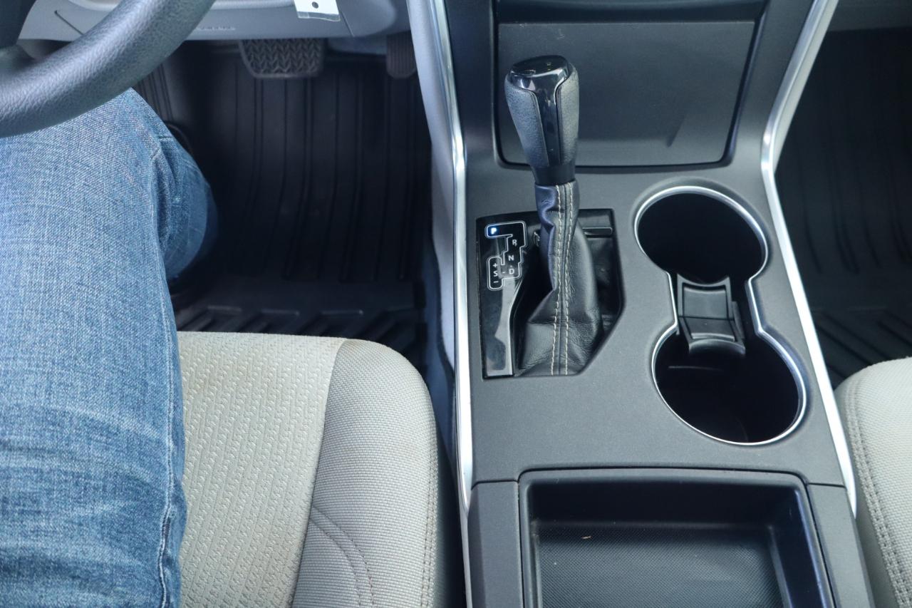 Toyota Camry 4dr Sdn I4 Man LE (Natl) 2015