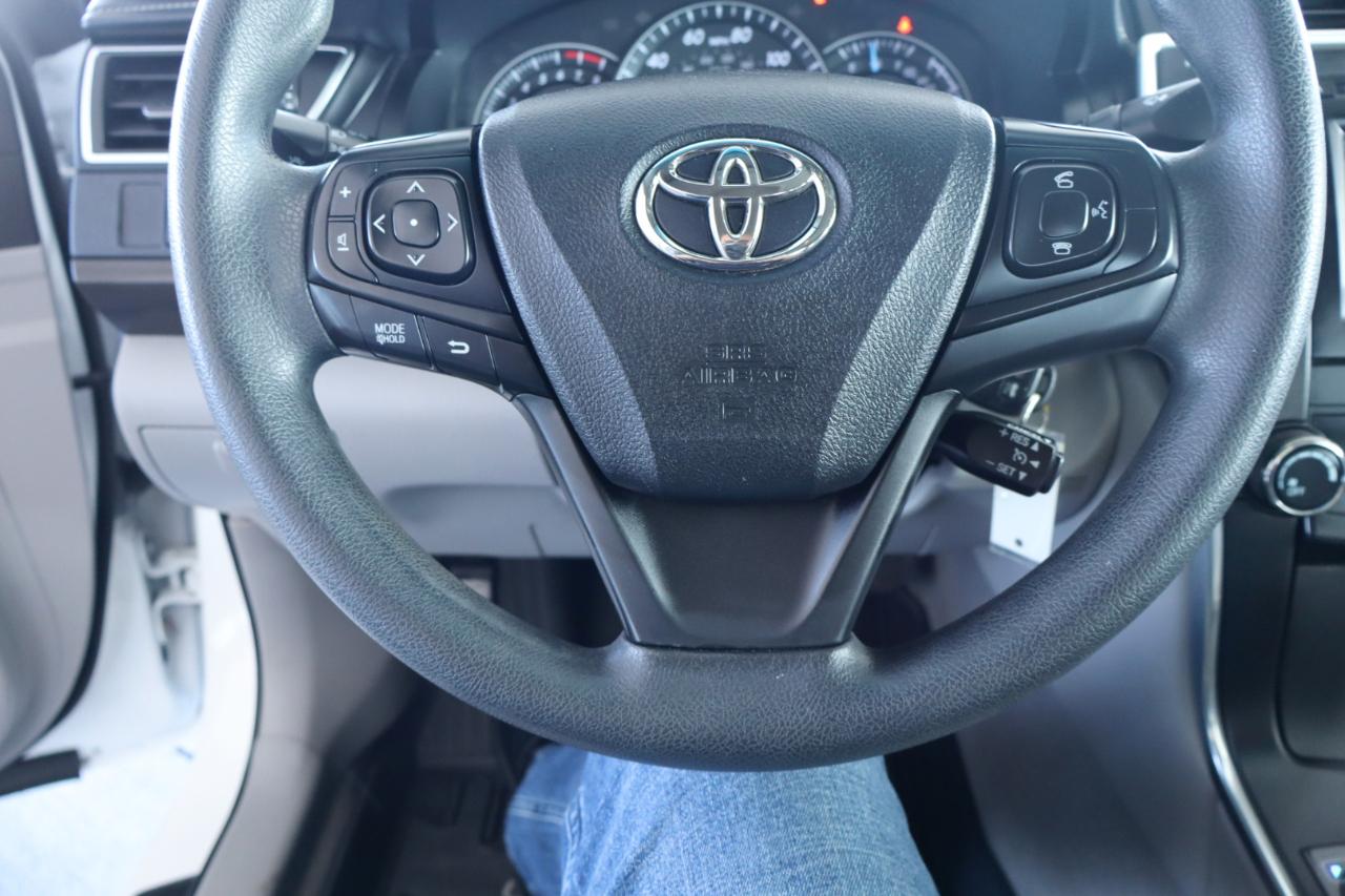 Toyota Camry 4dr Sdn I4 Man LE (Natl) 2015
