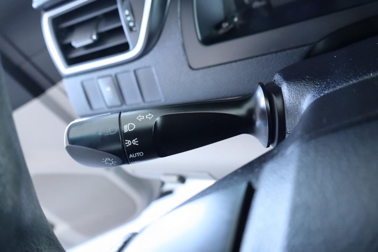 Toyota Camry 4dr Sdn I4 Man LE (Natl) 2015