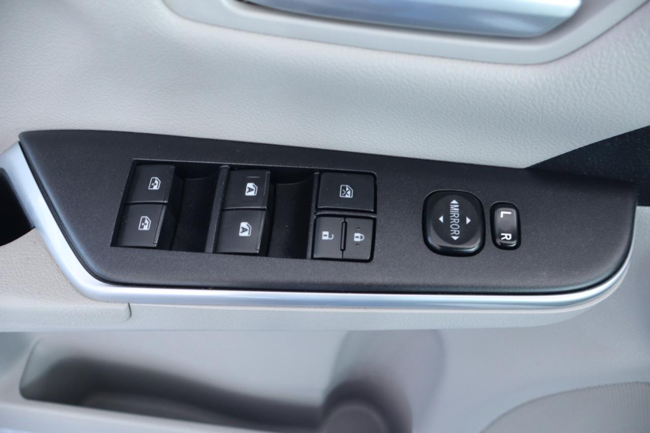 Toyota Camry 4dr Sdn I4 Man LE (Natl) 2015