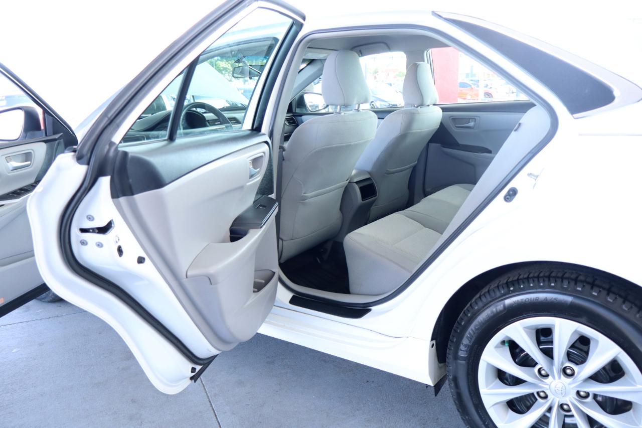 Toyota Camry 4dr Sdn I4 Man LE (Natl) 2015