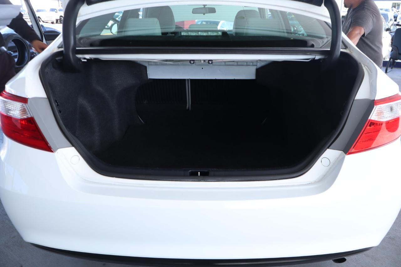 Toyota Camry 4dr Sdn I4 Man LE (Natl) 2015