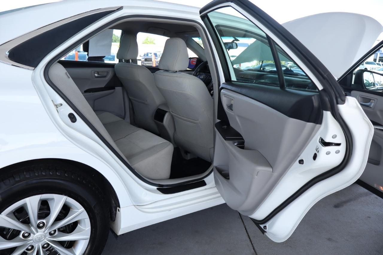 Toyota Camry 4dr Sdn I4 Man LE (Natl) 2015