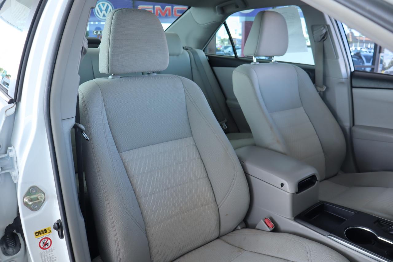 Toyota Camry 4dr Sdn I4 Man LE (Natl) 2015