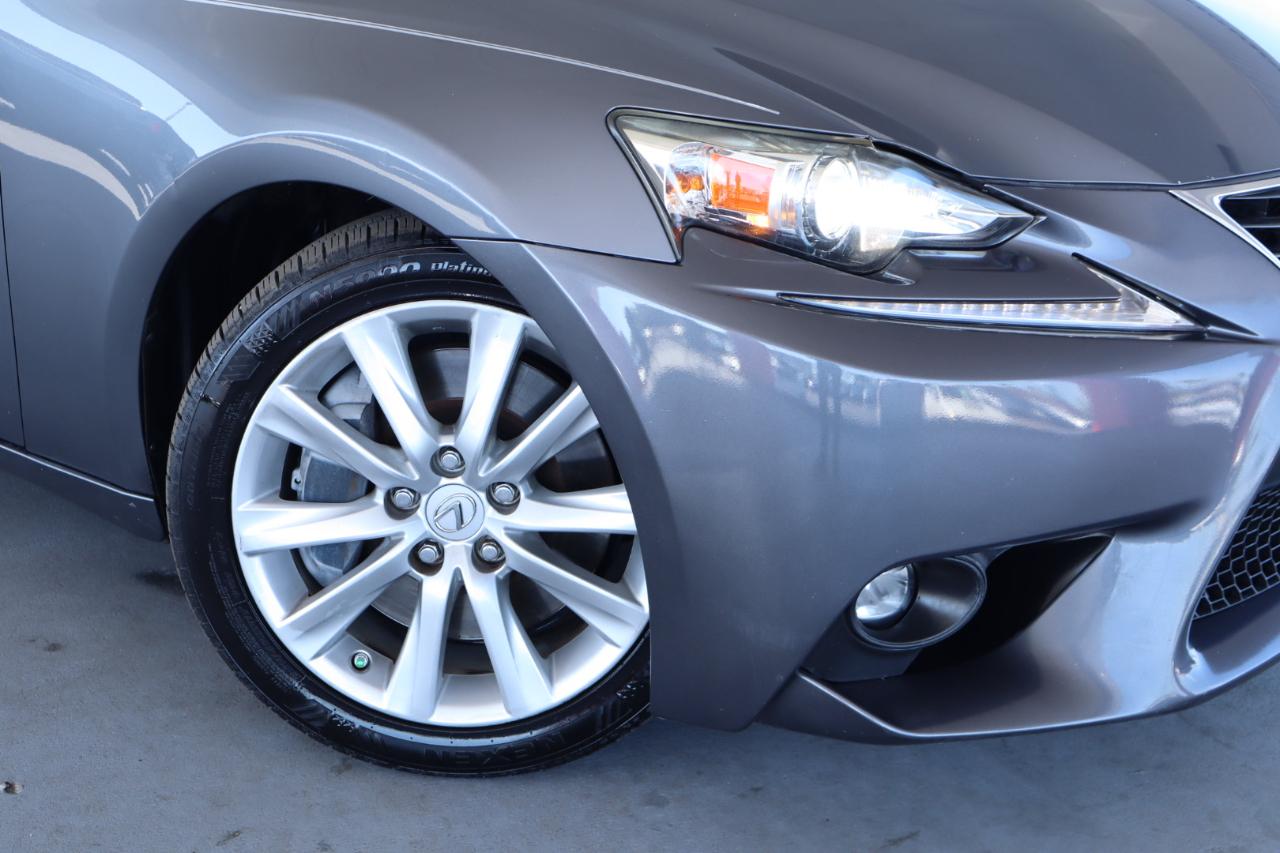 Lexus IS 200t 4dr Sdn 2016