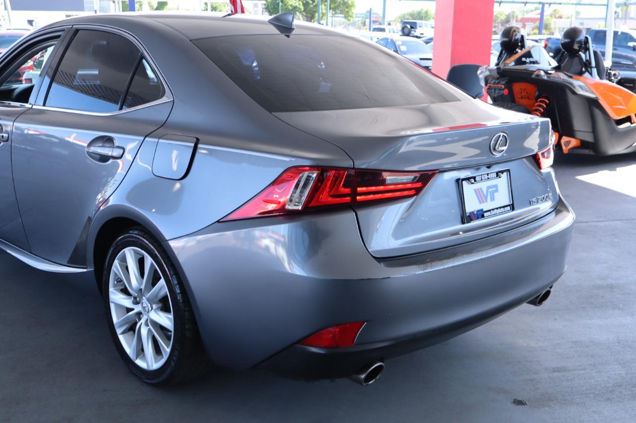 Lexus IS 200t 4dr Sdn 2016