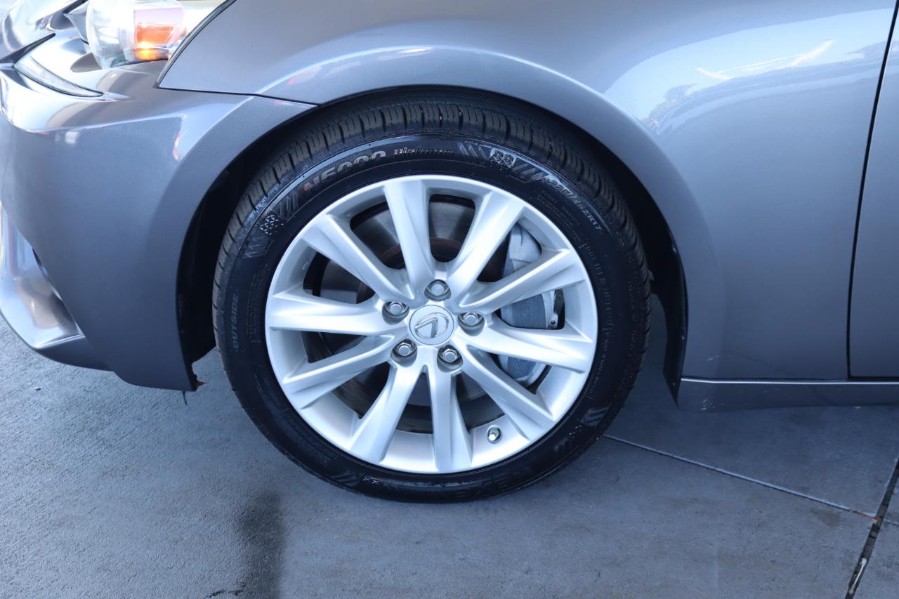 Lexus IS 200t 4dr Sdn 2016