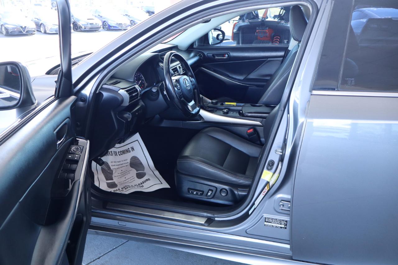 Lexus IS 200t 4dr Sdn 2016