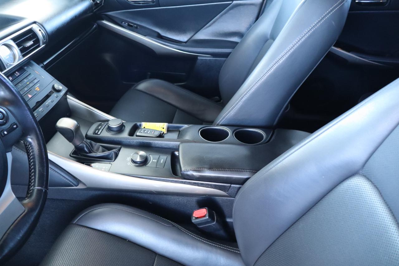 Lexus IS 200t 4dr Sdn 2016