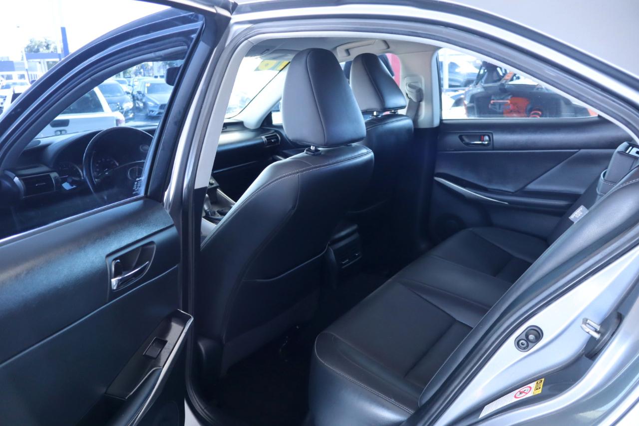 Lexus IS 200t 4dr Sdn 2016
