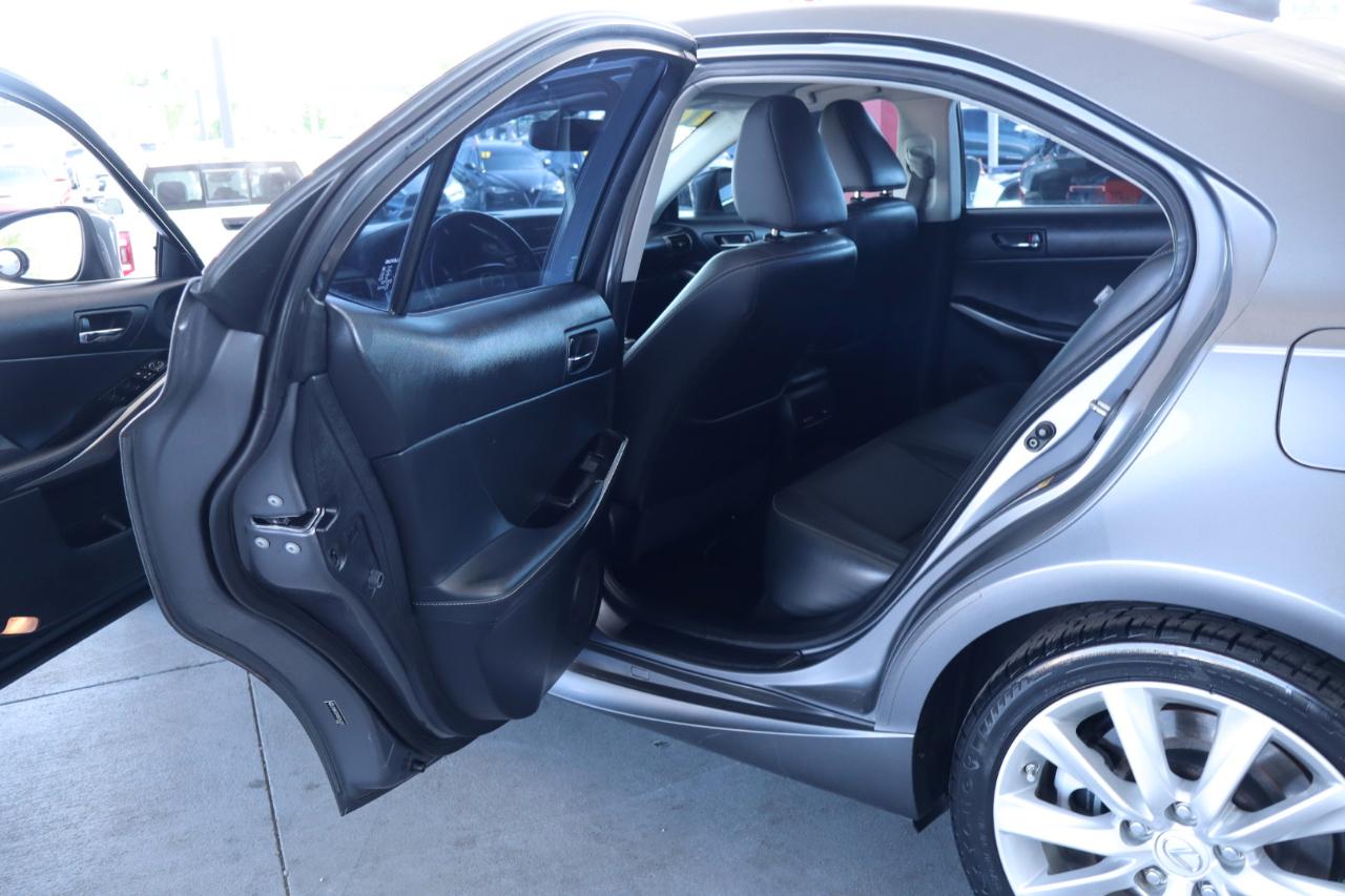 Lexus IS 200t 4dr Sdn 2016