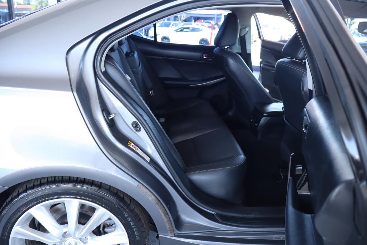 Lexus IS 200t 4dr Sdn 2016