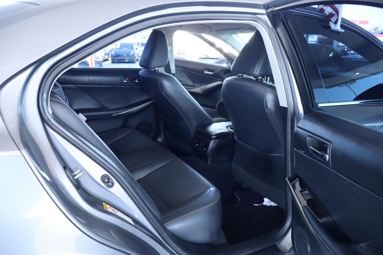 Lexus IS 200t 4dr Sdn 2016