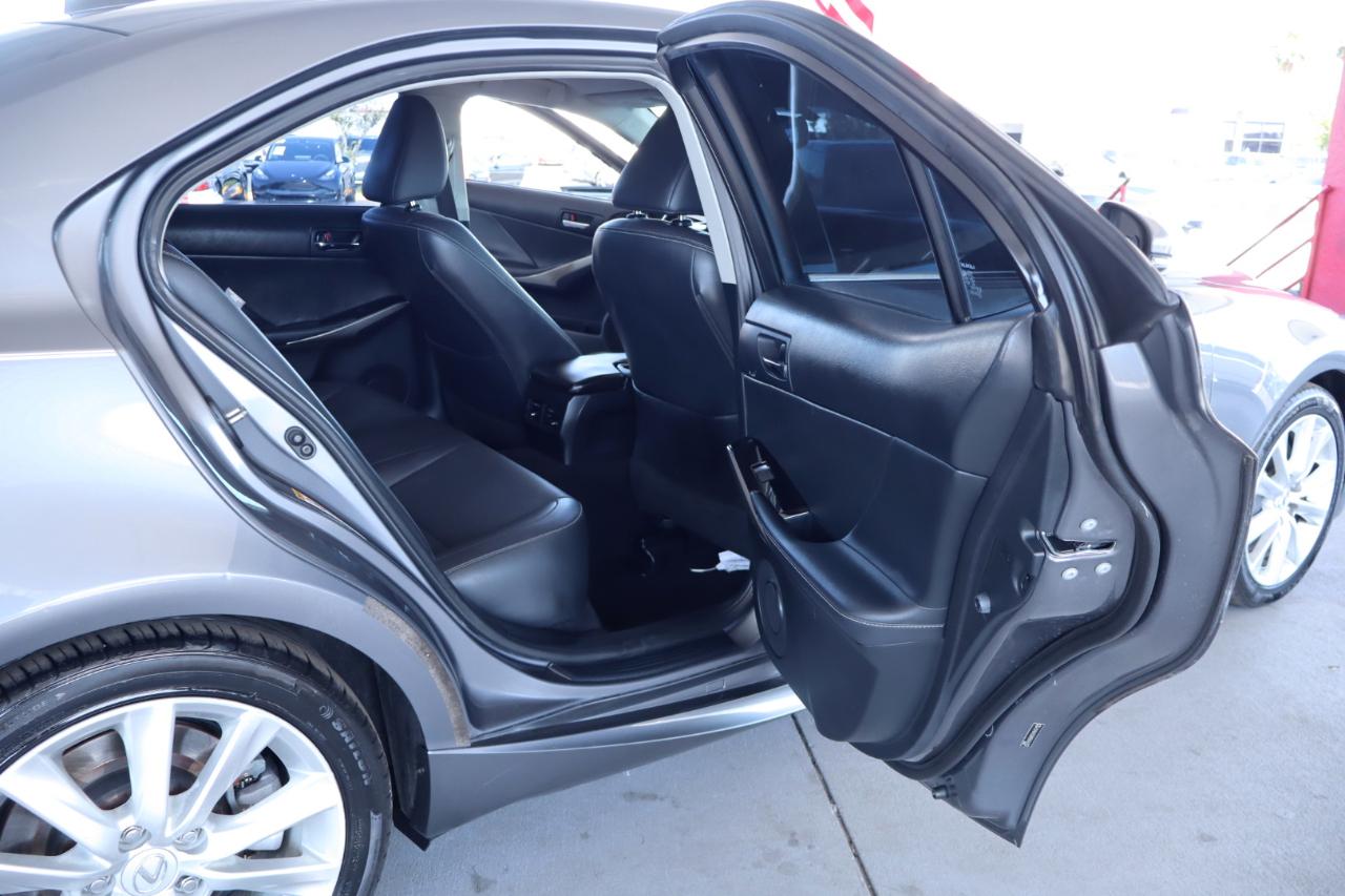 Lexus IS 200t 4dr Sdn 2016